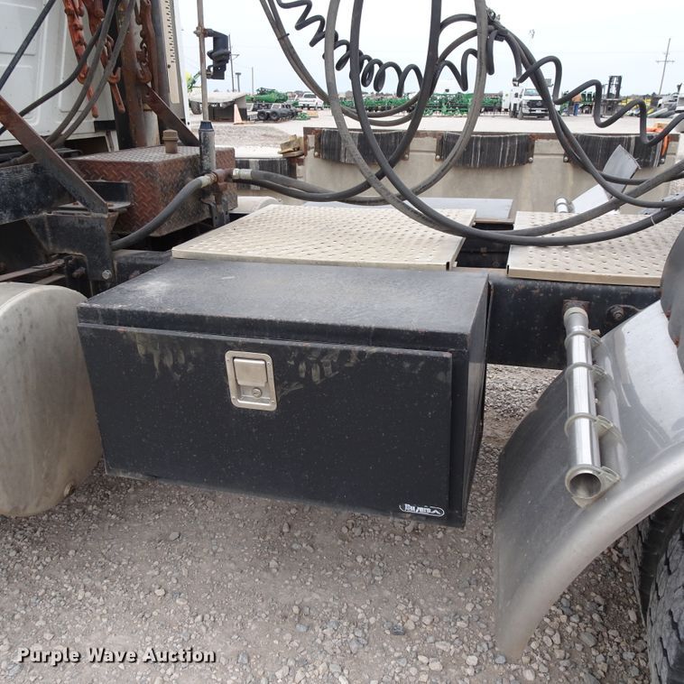 image for item GC9128 1993 Mack CH613 semi truck