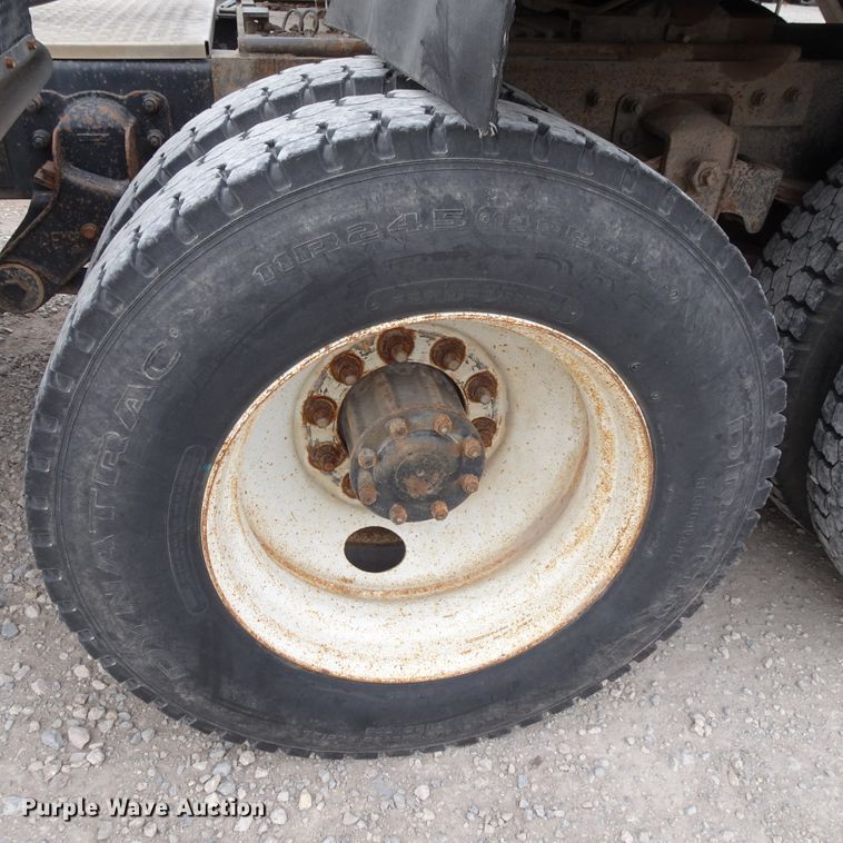 image for item GC9128 1993 Mack CH613 semi truck