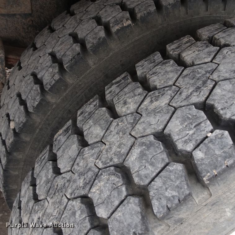 image for item GC9128 1993 Mack CH613 semi truck