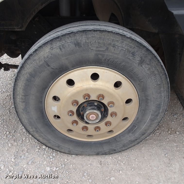 image for item GC9128 1993 Mack CH613 semi truck