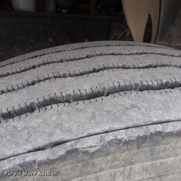 image for item GC9128 1993 Mack CH613 semi truck