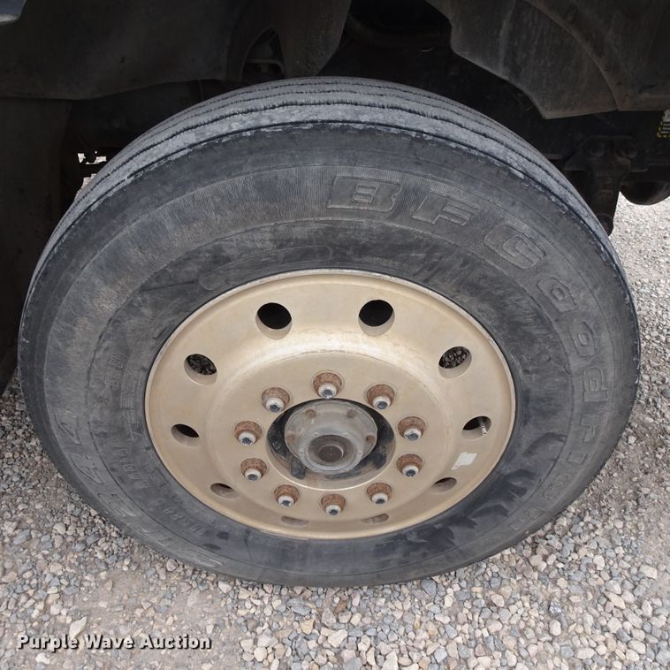 image for item GC9128 1993 Mack CH613 semi truck