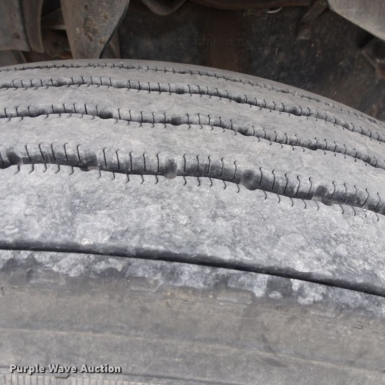 image for item GC9128 1993 Mack CH613 semi truck