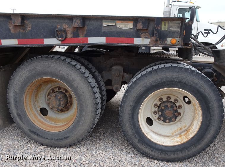 image for item GC9128 1993 Mack CH613 semi truck