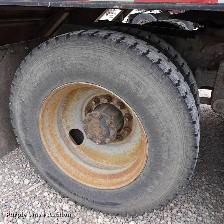 image for item GC9128 1993 Mack CH613 semi truck