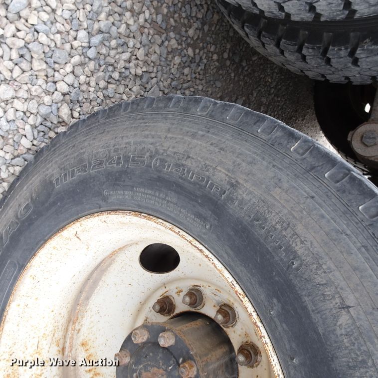 image for item GC9128 1993 Mack CH613 semi truck