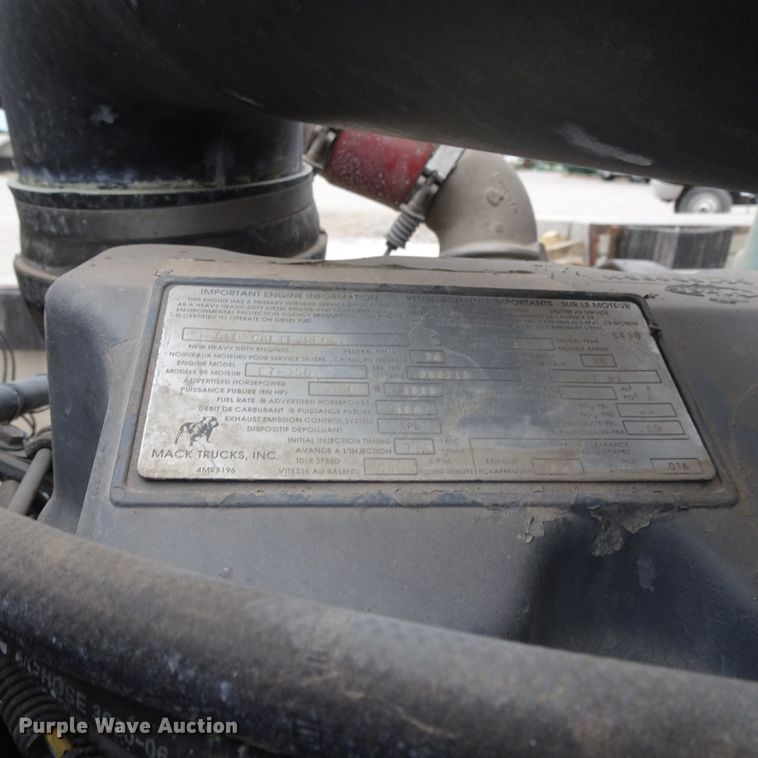 image for item GC9128 1993 Mack CH613 semi truck