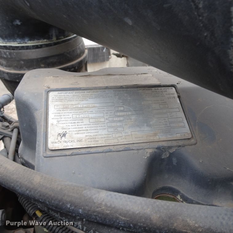 image for item GC9128 1993 Mack CH613 semi truck