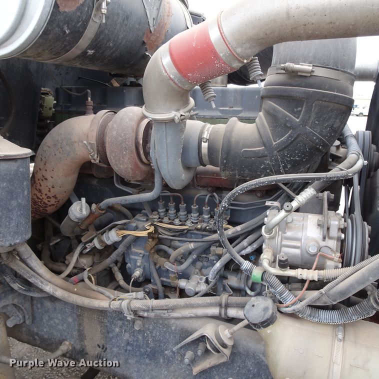 image for item GC9128 1993 Mack CH613 semi truck