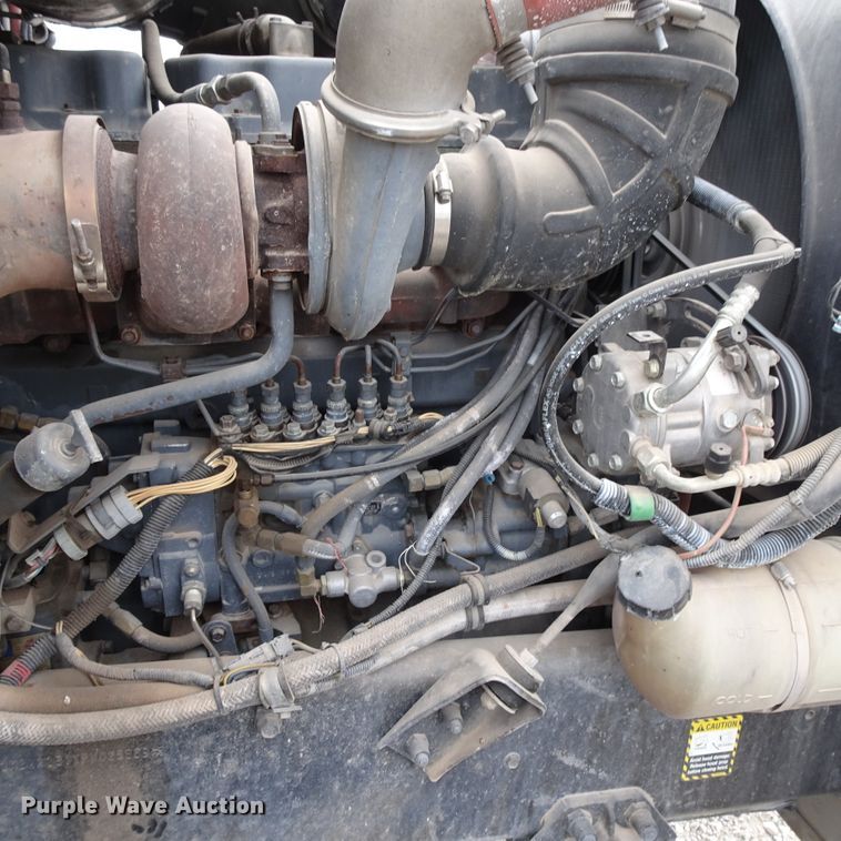 image for item GC9128 1993 Mack CH613 semi truck