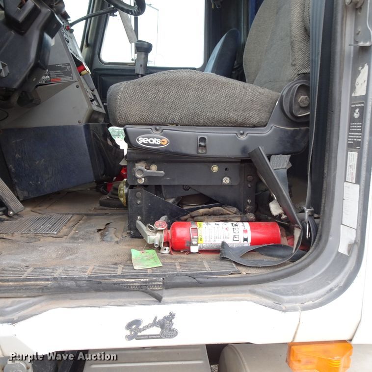 image for item GC9128 1993 Mack CH613 semi truck