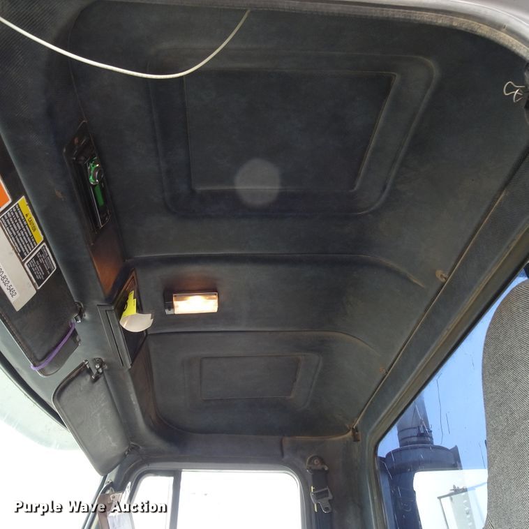 image for item GC9128 1993 Mack CH613 semi truck