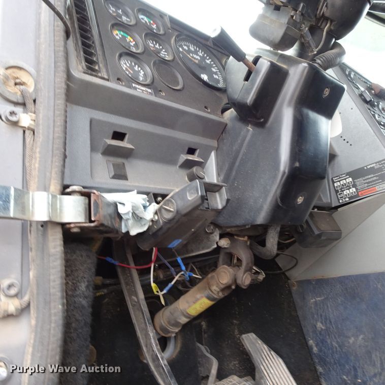 image for item GC9128 1993 Mack CH613 semi truck