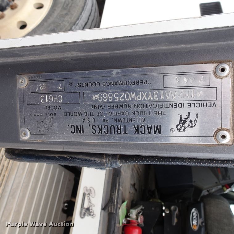 image for item GC9128 1993 Mack CH613 semi truck