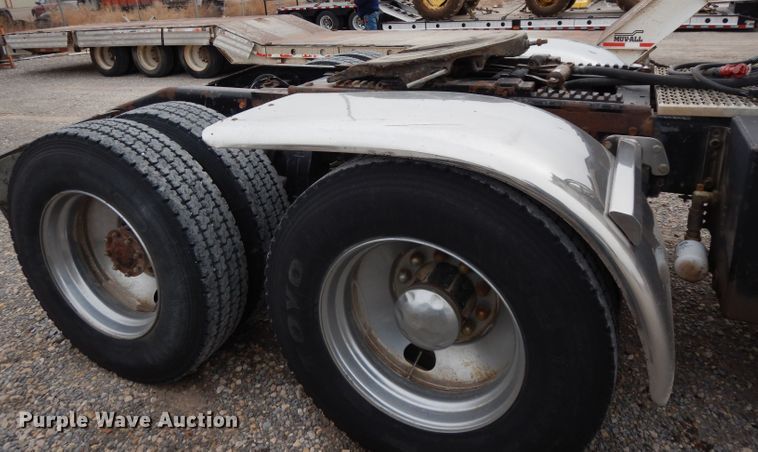 image for item GC9130 1985 Peterbilt 359 semi truck