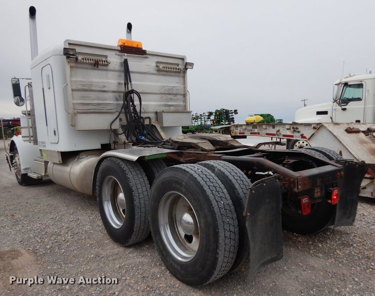 image for item GC9130 1985 Peterbilt 359 semi truck