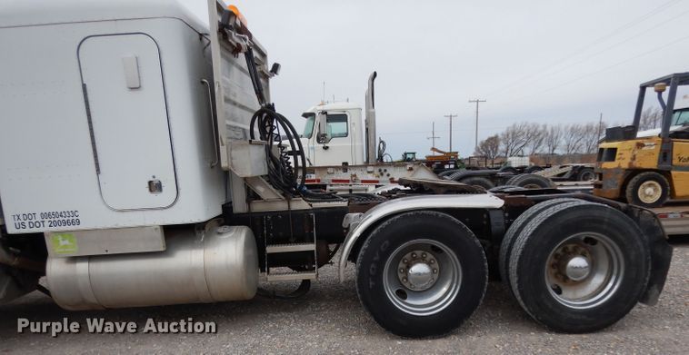 image for item GC9130 1985 Peterbilt 359 semi truck