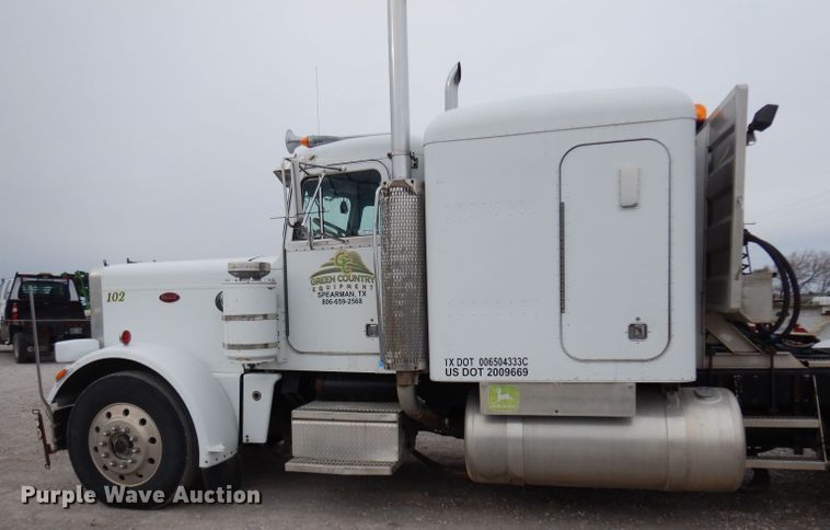 image for item GC9130 1985 Peterbilt 359 semi truck