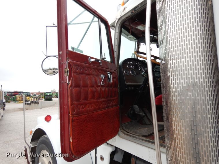 image for item GC9130 1985 Peterbilt 359 semi truck