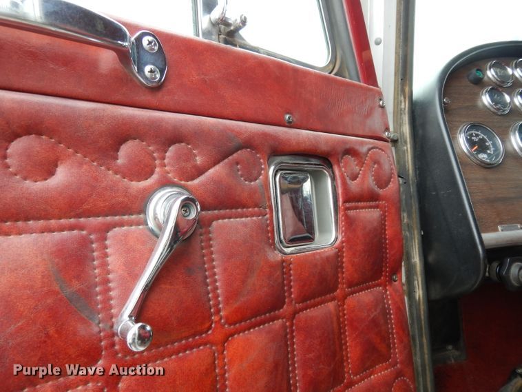 image for item GC9130 1985 Peterbilt 359 semi truck