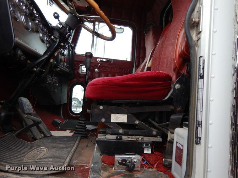 image for item GC9130 1985 Peterbilt 359 semi truck