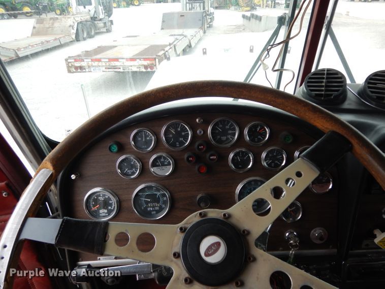 image for item GC9130 1985 Peterbilt 359 semi truck