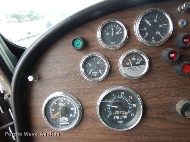 image for item GC9130 1985 Peterbilt 359 semi truck