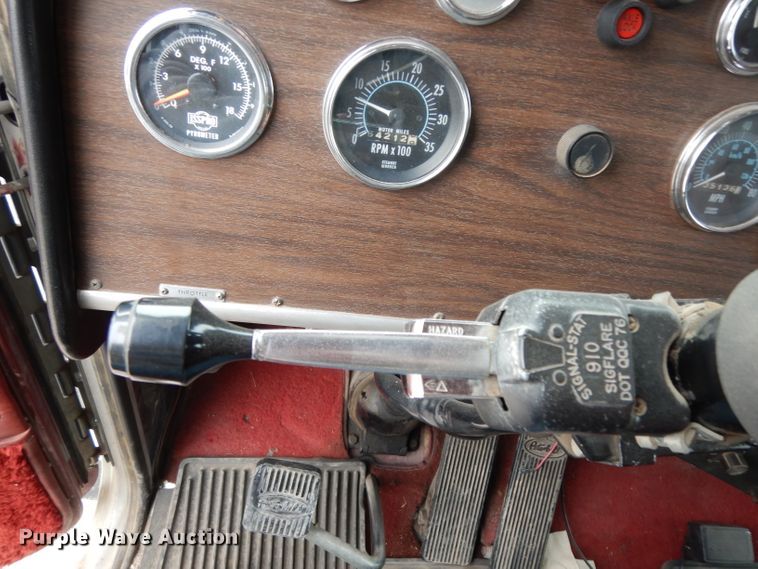 image for item GC9130 1985 Peterbilt 359 semi truck