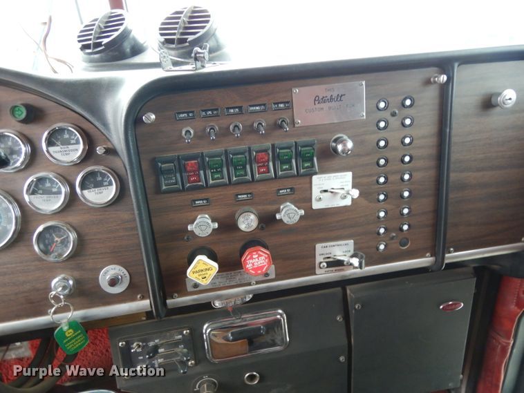 image for item GC9130 1985 Peterbilt 359 semi truck