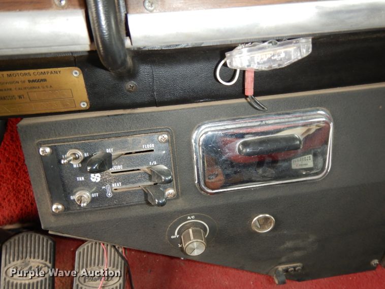 image for item GC9130 1985 Peterbilt 359 semi truck