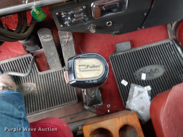 image for item GC9130 1985 Peterbilt 359 semi truck