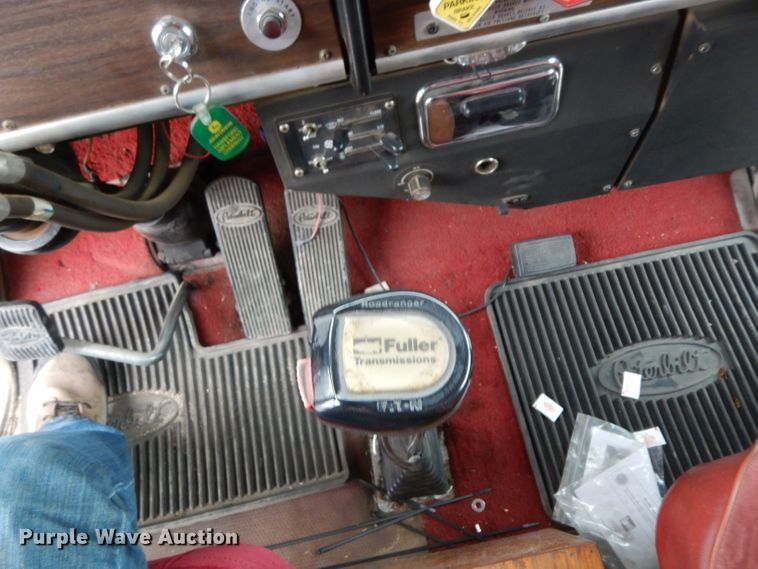 image for item GC9130 1985 Peterbilt 359 semi truck