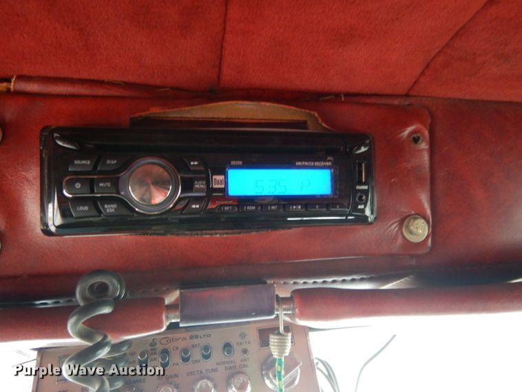 image for item GC9130 1985 Peterbilt 359 semi truck