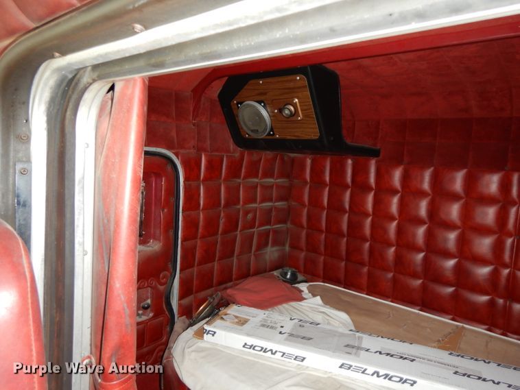 image for item GC9130 1985 Peterbilt 359 semi truck