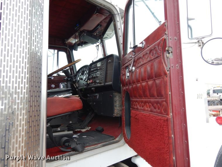 image for item GC9130 1985 Peterbilt 359 semi truck