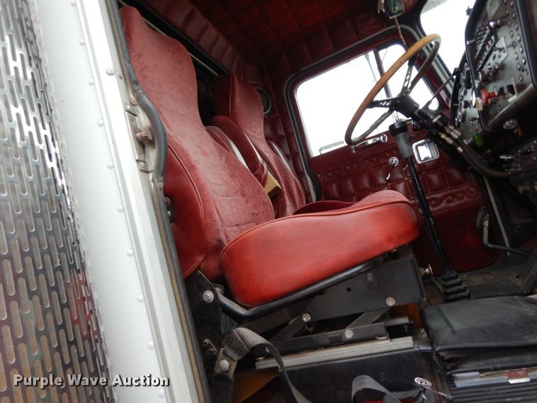 image for item GC9130 1985 Peterbilt 359 semi truck