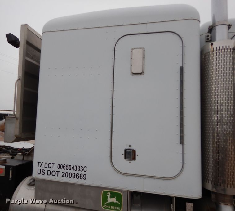 image for item GC9130 1985 Peterbilt 359 semi truck