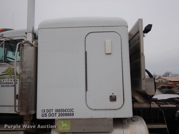 image for item GC9130 1985 Peterbilt 359 semi truck