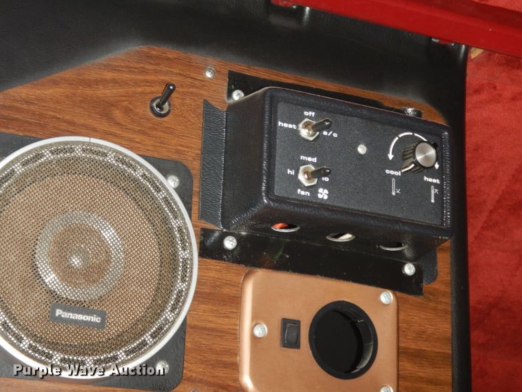 image for item GC9130 1985 Peterbilt 359 semi truck