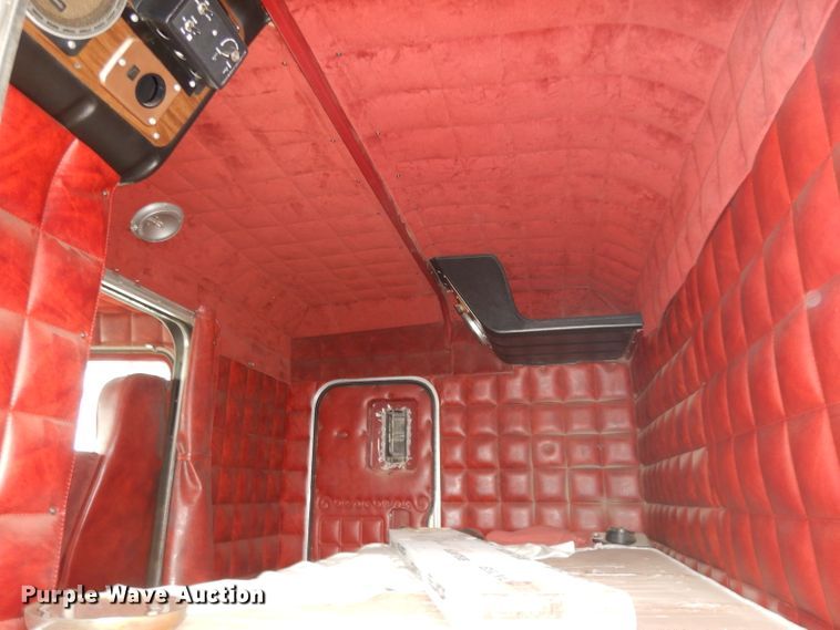 image for item GC9130 1985 Peterbilt 359 semi truck