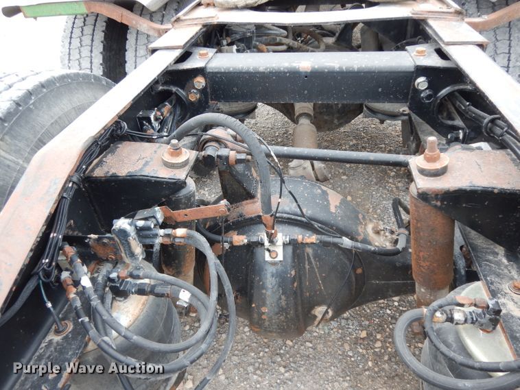 image for item GC9130 1985 Peterbilt 359 semi truck