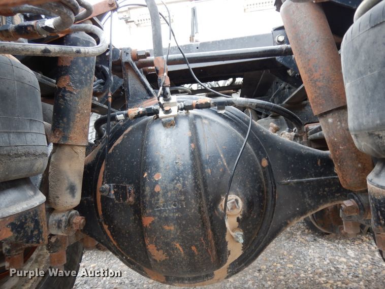 image for item GC9130 1985 Peterbilt 359 semi truck