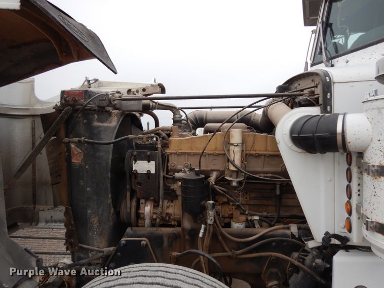 image for item GC9130 1985 Peterbilt 359 semi truck