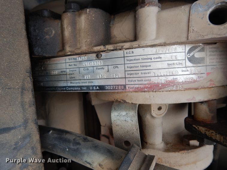 image for item GC9130 1985 Peterbilt 359 semi truck