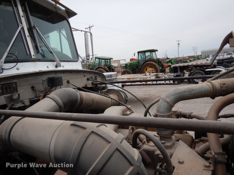 image for item GC9130 1985 Peterbilt 359 semi truck