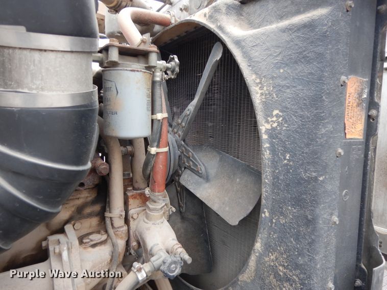 image for item GC9130 1985 Peterbilt 359 semi truck