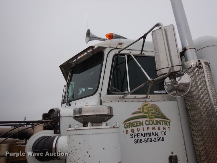 image for item GC9130 1985 Peterbilt 359 semi truck