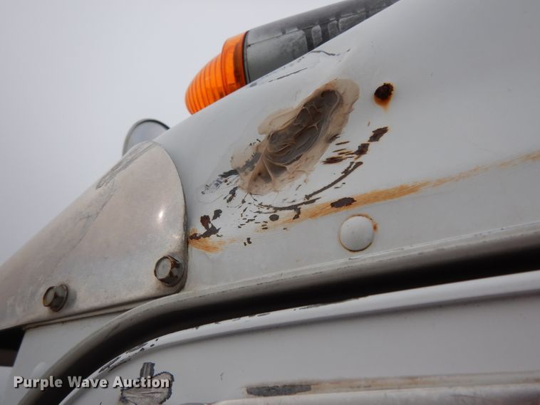 image for item GC9130 1985 Peterbilt 359 semi truck