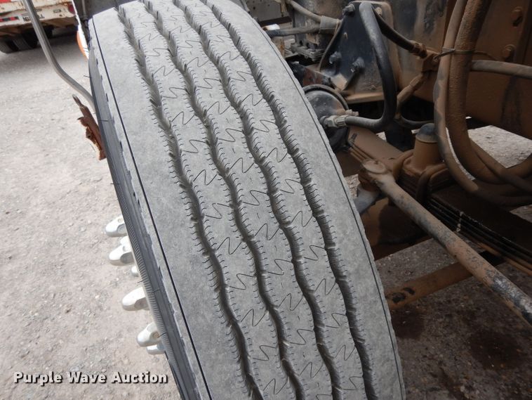 image for item GC9130 1985 Peterbilt 359 semi truck