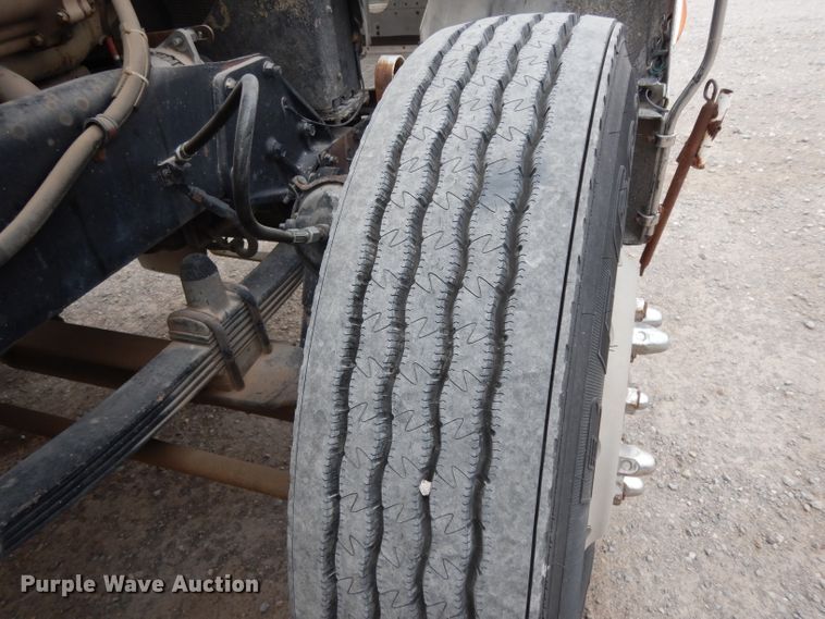 image for item GC9130 1985 Peterbilt 359 semi truck